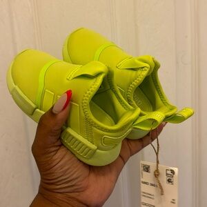 NEVER WORN- Toddler Adidas Sneakers- Size 4